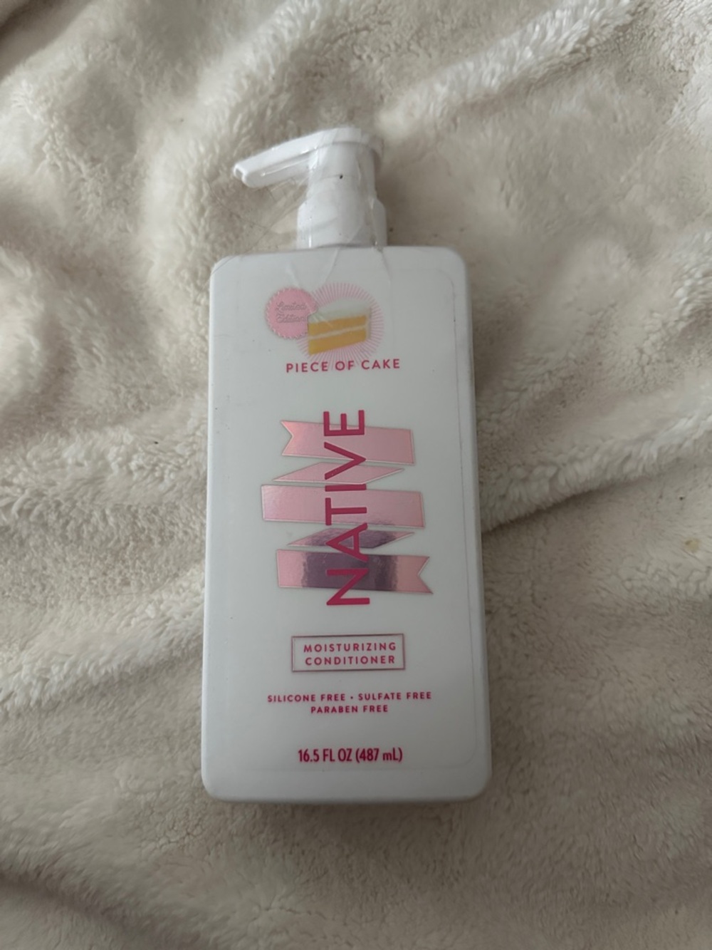 Native Moisturizing Conditioner - Piece of Cake (white & pink)